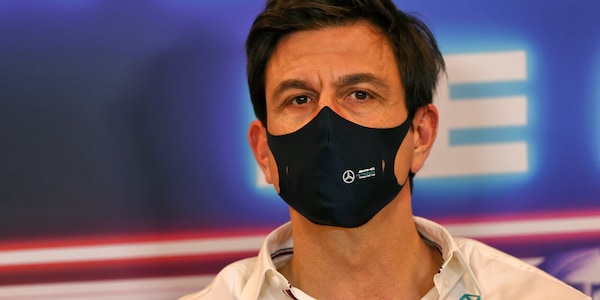 F1, Wolff sulle ali flessibili: "A Baku faremo reclamo"
