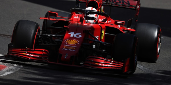 F1, Gp Azerbaigian: Leclerc in pole position a Baku. 2° Hamilton