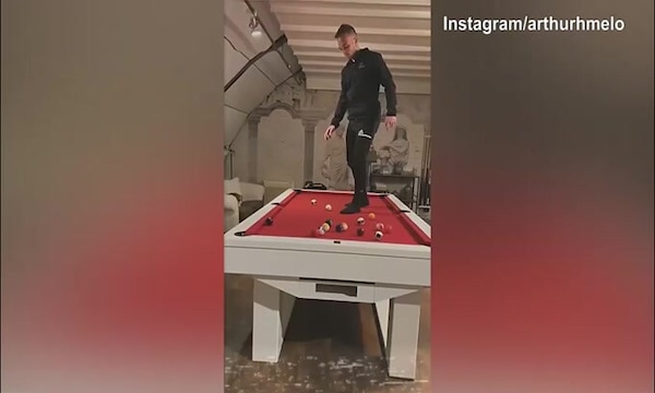 Arthur, ma come giochi a biliardo?