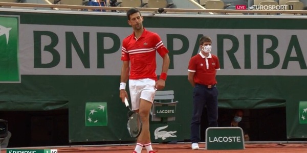 Il brutto gesto di Djokovic: sputa dopo un punto di Berrettini!