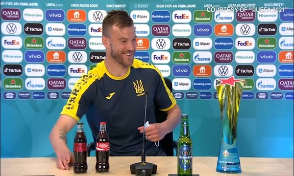 Bottigliette? Anche Yarmolenko ci scherza su!