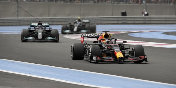 F1, Gp Francia: Verstappen trionfa davanti a Hamilton, lontana la Ferrari