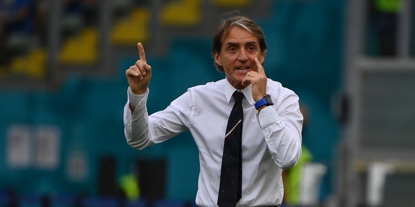 Italia, stampa e tifosi inglesi stregati: "Mancini la vera stella"