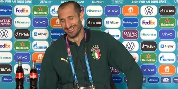 Chiellini: "Io svincolato come Messi? Siamo entrambi mancini"