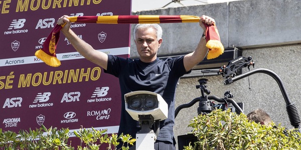 Roma, Mourinho: "Sono vittima della mia ossessione per la vittoria"