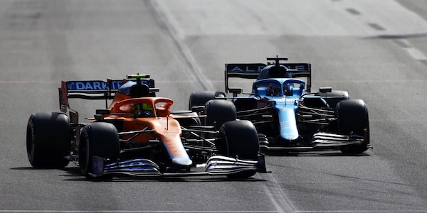 F1, Alonso e il casco regalato a Norris: "Sei una vera rockstar"