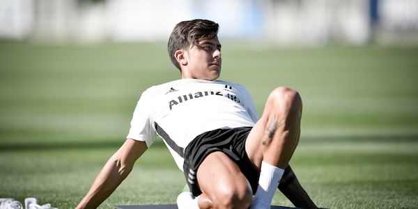 Juve, Dybala lavora a parte: fermato da un affaticamento muscolare