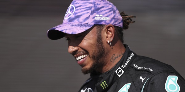 F1, Hamilton lancia la fondazione "Mission 44": subito 20 milioni in beneficenza