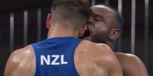 Olimpiadi choc: un pugile morde l'avversario come Tyson!