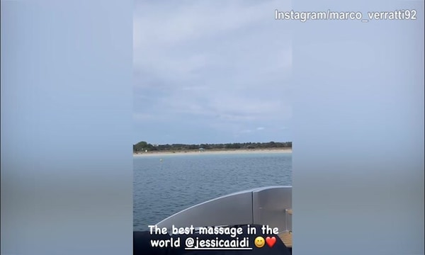 Verratti, sexy massaggio ai piedi dalla moglie