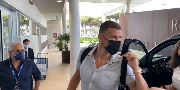 Roma, Dzeko vola a Milano: visite mediche e firma con l’Inter