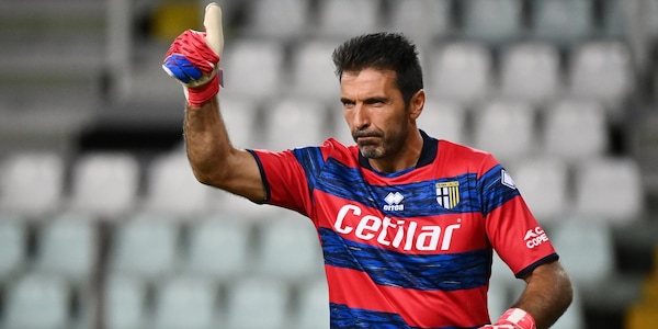 Svolta green, Buffon e Figo protagonisti della campagna Uefa