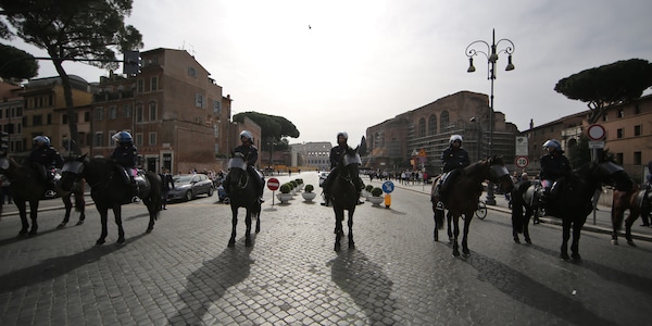 Roma, tre cavalli scappano da maneggio: recuperati dalla Polizia
