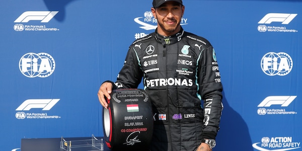 F1, Hamilton scende in campo per l'Afghanistan