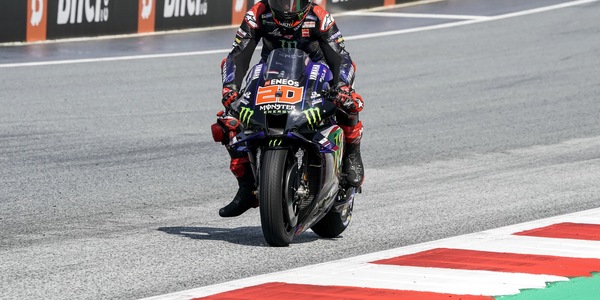 MotoGp, Quartararo domina le FP2 a Silverstone. Rossi è 10°