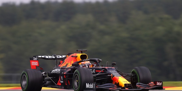 F1, Verstappen guida le prove libere 3 in Belgio. Ferrari lontane