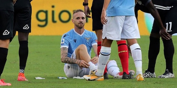 Lazio, l'esito degli esami di Lazzari: due settimane di stop