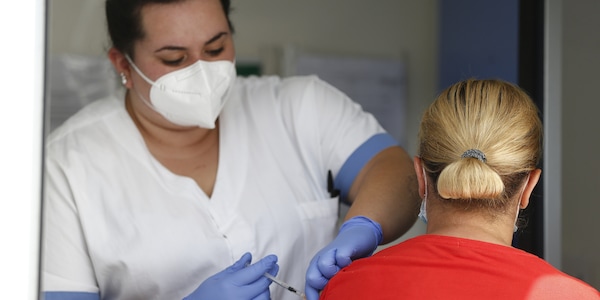 Vaccino Covid, Moderna pronta a chiedere autorizzazione per terza dose