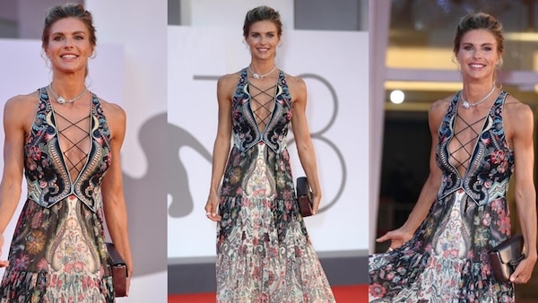 Martina Colombari sfila sul red carpet