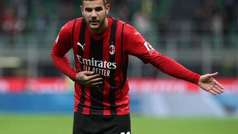 Il Milan vola, Venezia battuto: Hernandez gol con inchino