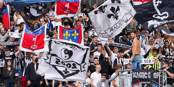 Ancora scontri in Ligue1: tifosi assalgono il campo dopo Angers-OM