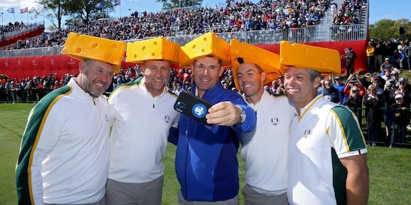 Ryder Cup: il team Europe omaggia i Green Bay Packers