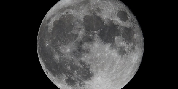 Vulcani sulla Luna, la clamorosa scoperta grazie a campioni di rocce