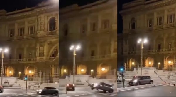 Roma, incidente da brividi davanti alla Cassazione: una Mini s'impenna sul palo