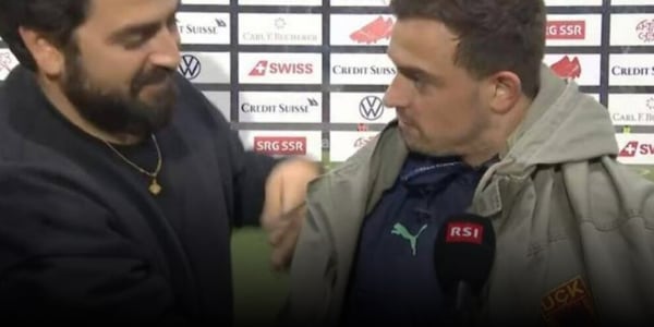 Shaqiri e il vessillo dell'associazione terroristica: scoppia la polemica