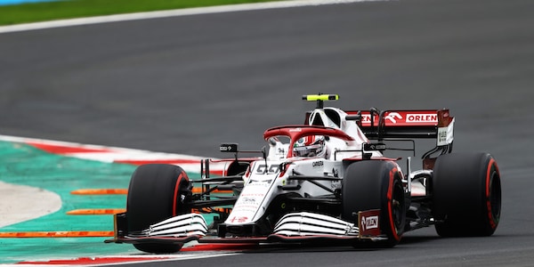F1, l'Alfa Romeo bacchetta Giovinazzi: "Non ha ceduto la posizione a Raikkonen"