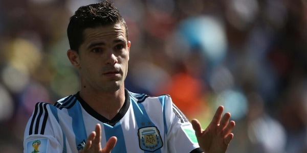 "Gago scoperto dall'ex moglie a letto con la migliore amica"