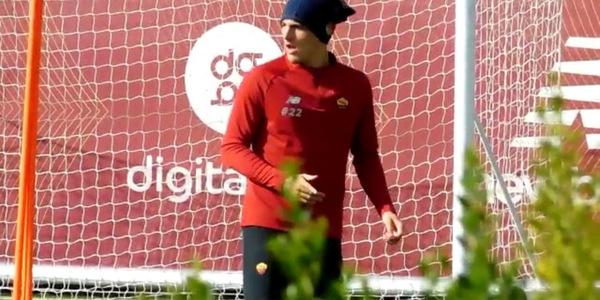 Roma, Zaniolo in campo: palleggi e cambi di direzione VIDEO