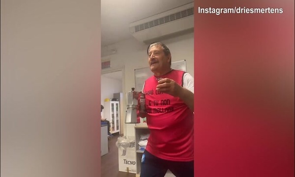 Mertens si diverte con...la Macarena di Tommy Starace!
