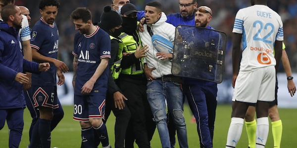 Clamoroso a Marsiglia: contropiede di Messi fermato da un tifoso