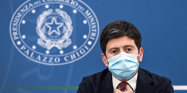 Speranza annuncia: "Il Green Pass resta, mascherine fondamentali"