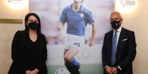 Paolo Rossi, la moglie: "Intitolargli l'Olimpico? Mi piacerebbe"