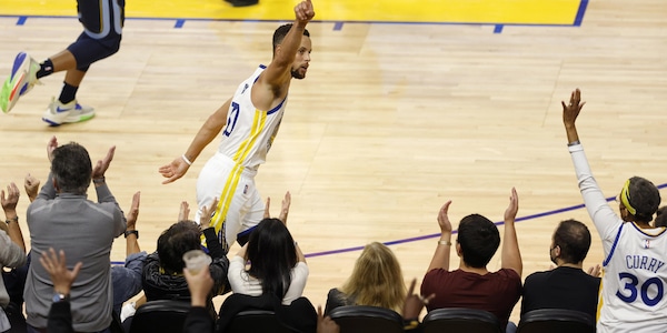 Nba, i Warriors non si fermano. Bucks, ko beffa coi Knicks