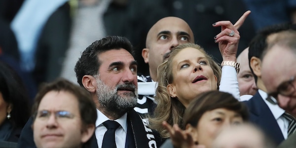 Premier League, club contro il Newcastle: congelati accordi con gli sponsor