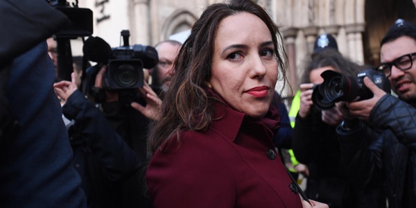 Julian Assange sposerà la compagna Stella Moris in carcere