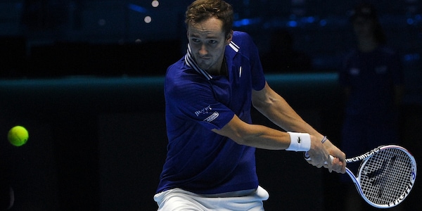 Atp Finals, Medvedev cede un set ma poi domina Hurkacz