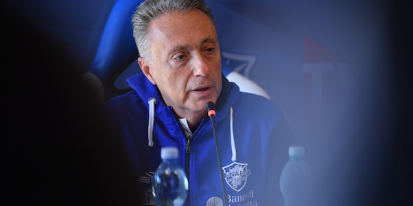Sassari, la carica di coach Bucchi: "Aspetto cambio di rotta"