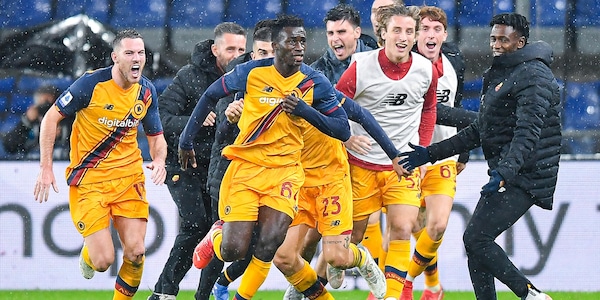 L'incredibile serata di Felix: doppietta al Genoa, la Roma vince