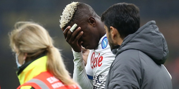 Osimhen operato a Napoli: ecco i tempi di recupero