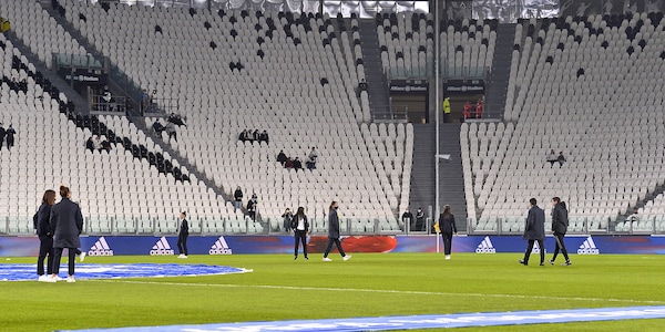 Juve contro la violenza sulle donne: seggiolini arancioni allo Stadium