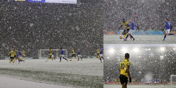 Leicester- Watford, lo spettacolo del campo imbiancato dalla neve