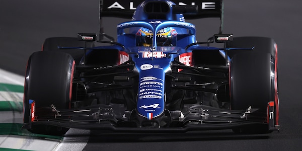 F1, Alpine con livrea speciale in Arabia Saudita per le 100 gare con Castrol