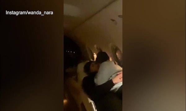 Wanda e Mauro, tenere effusioni in aereo
