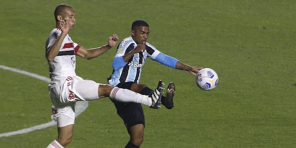 Brasile, il Gremio retrocede e i tifosi se la prendono con Douglas Costa