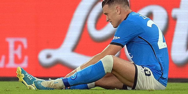 Napoli-Empoli, Zielinski esce al 22' per un problema respiratorio
