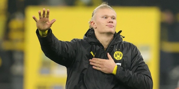 Haaland, gesto enigmatico dopo l'ultima doppietta in Bundesliga